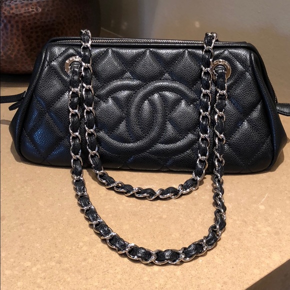 CHANEL Handbags - Chanel shoulder bag